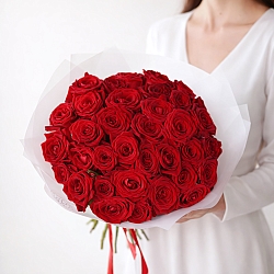 35 красных роз 40см в упаковке (Россия)