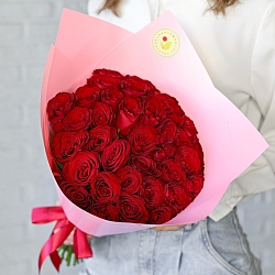 35 красных роз 35-40см в упаковке (Кения)