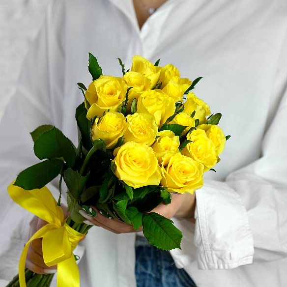 15 желтых роз 35-40см (Кения)