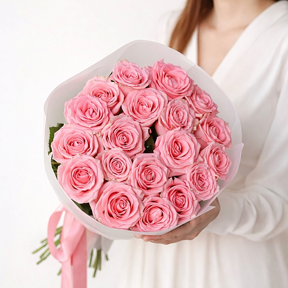19 розовых роз 60см в упаковке (Россия)