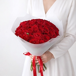 35 красных роз 40см в упаковке (Россия)
