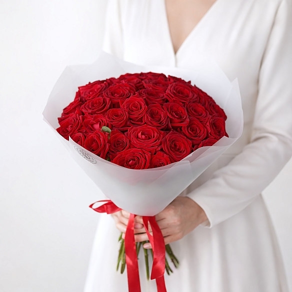 35 красных роз 40см в упаковке (Россия)