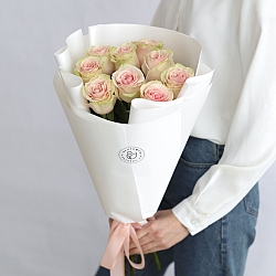9 роз Фрутетто 50см в упаковке (Эквадор)