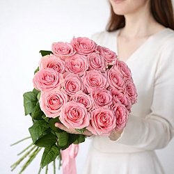 19 розовых роз 60см (Россия)