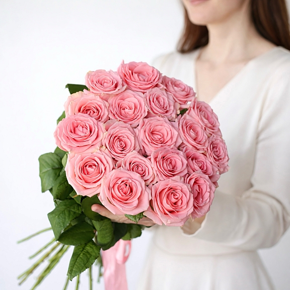 19 розовых роз 60см (Россия)