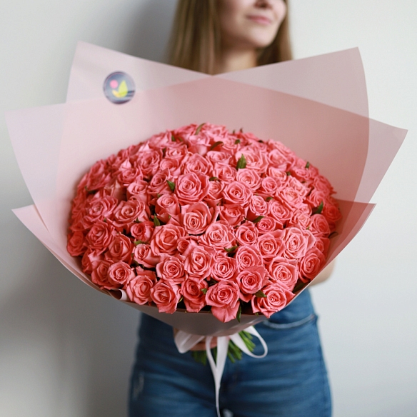 101 лососевая роза 35-40см в упаковке (Россия)