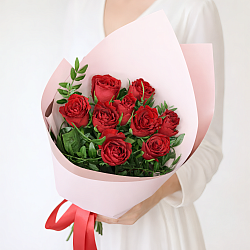 9 красных роз с фисташкой
