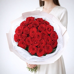 25 красных роз 70см в упаковке (Россия)