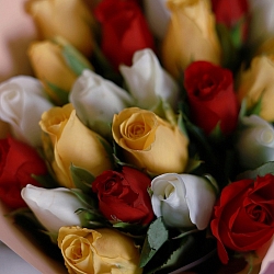 25 роз микс 35-40см в упаковке (Кения)