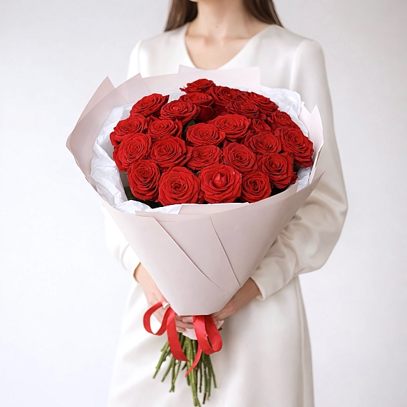 25 красных роз 70см в упаковке (Россия)
