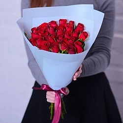 25 красных роз 35-40см в упаковке (Кения)