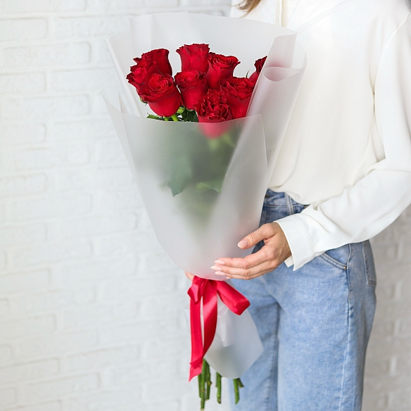 9 красных роз 70см в упаковке (Кения)
