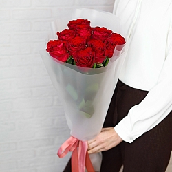 9 красных роз 70см в упаковке (Кения)