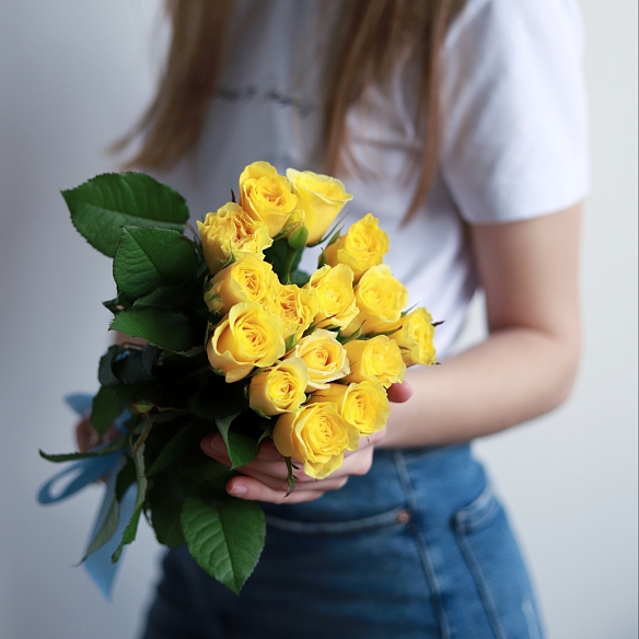 15 желтых роз 35-40см (Россия)