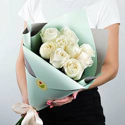 9 роз Плайя Бланка 50см в упаковке (Эквадор)