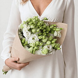 Охапка белых эустом