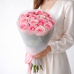 15 розовых роз 60см в упаковке (Россия)