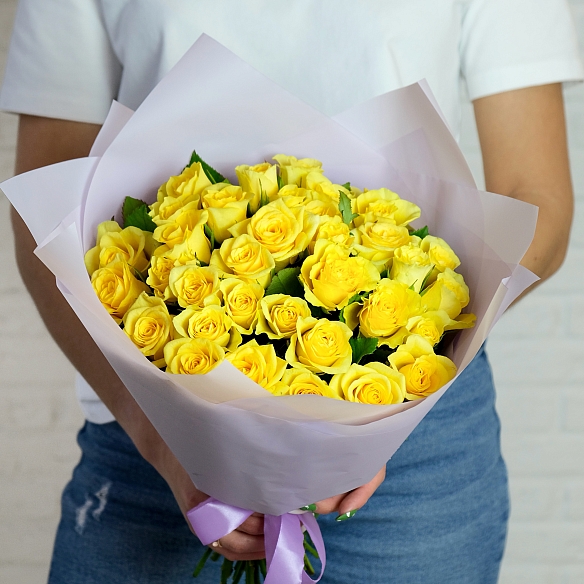 35 желтых роз 35-40см в упаковке (Россия)