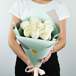9 роз Плайя Бланка 50см в упаковке (Эквадор)