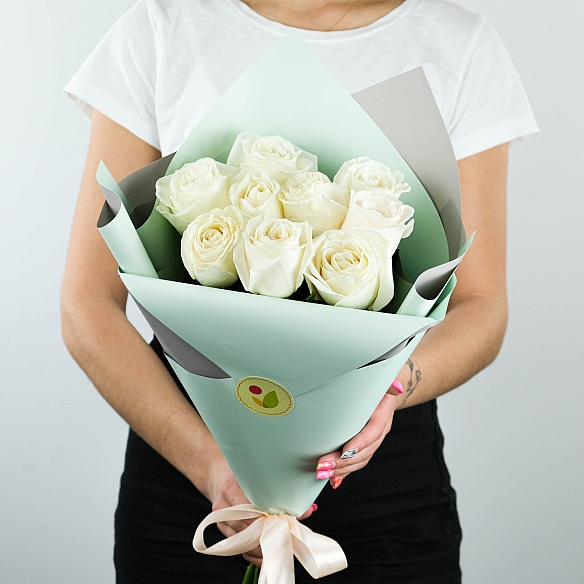9 роз Плайя Бланка 50см в упаковке (Эквадор)