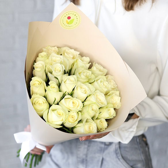 25 белых роз 35-40см в упаковке (Кения)