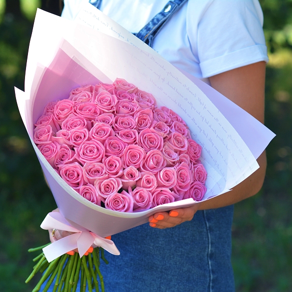 51 розовая роза 35-40см в упаковке (Россия)