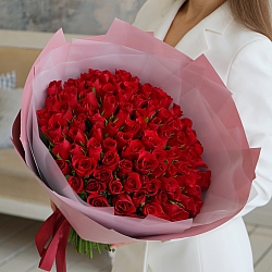 101 красная роза 35-40см в упаковке (Кения)