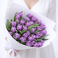35 фиолетовых пионовидных тюльпанов в упаковке (Россия)