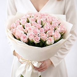 51 бело-розовая роза 35-40см в упаковке (Кения)