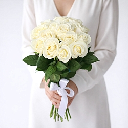 15 белых роз 50см (Россия)