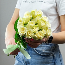 15 белых роз 35-40см (Кения)