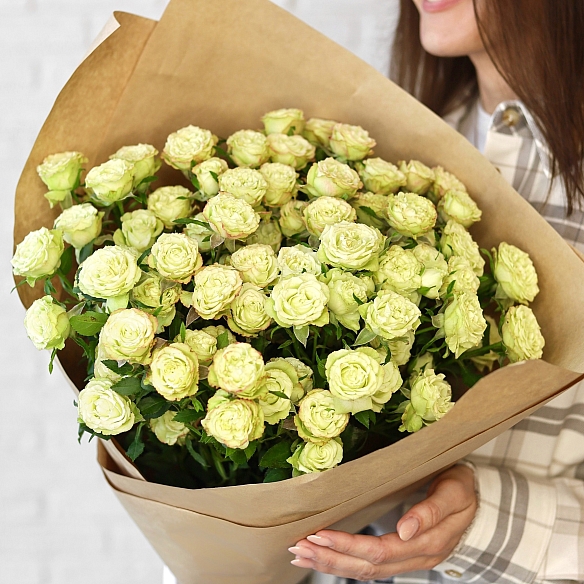 9 желтых кустовых роз в упаковке (Кения)