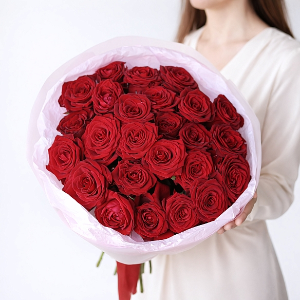 25 красных роз 50см в упаковке (Россия)