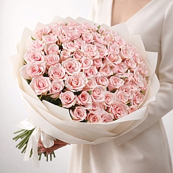 101 бело-розовая роза 35-40см в упаковке (Кения)