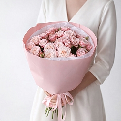11 розовых кустовых роз в упаковке (Россия)