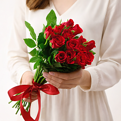 15 красных роз 35-40см (Кения)