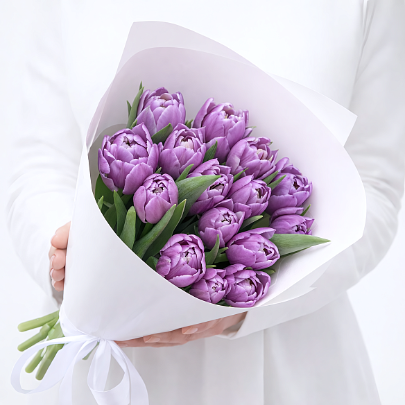 15 фиолетовых пионовидных тюльпанов в упаковке (Россия)