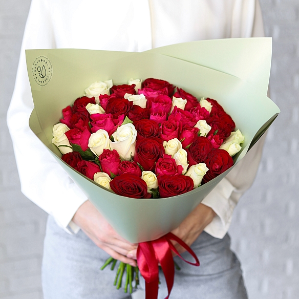 51 роза яркий микс 35-40см в упаковке (Кения)