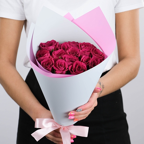 15 малиновых роз 35-40см в упаковке (Кения)