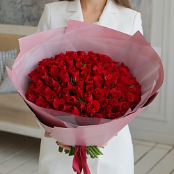 101 красная роза 35-40см в упаковке (Кения)