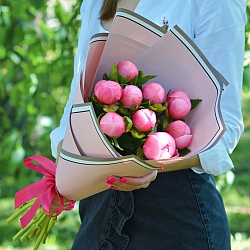 9 розовых пионов в упаковке (Голландия)