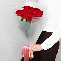 11 красных роз 70см в упаковке (Кения)