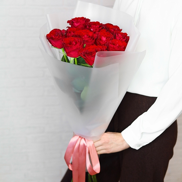 11 красных роз 70см в упаковке (Кения)