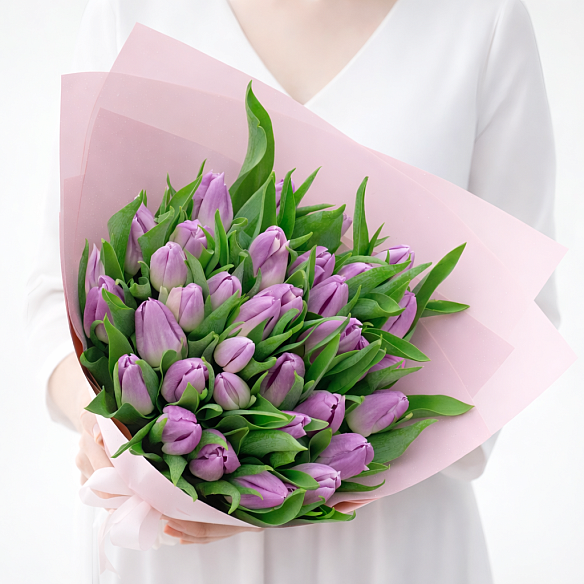 35 розовых тюльпанов в упаковке