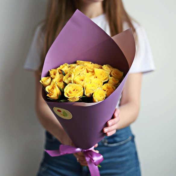 25 желтых роз в упаковке 35 см (Россия)