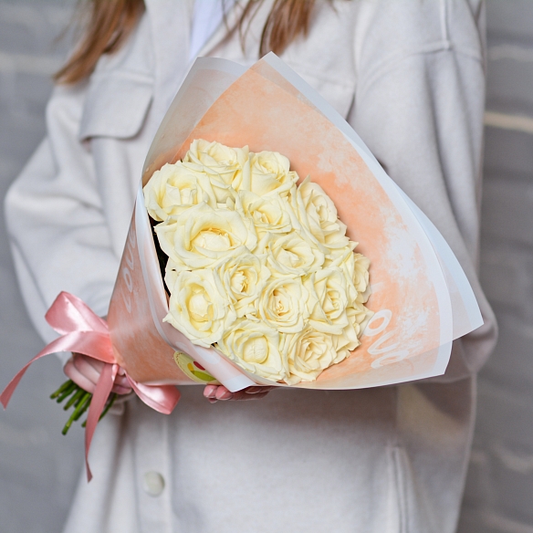 15 белых роз 35 см в упаковке (Россия)