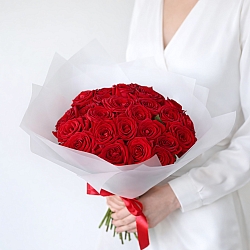 25 красных роз 40см в упаковке (Россия)