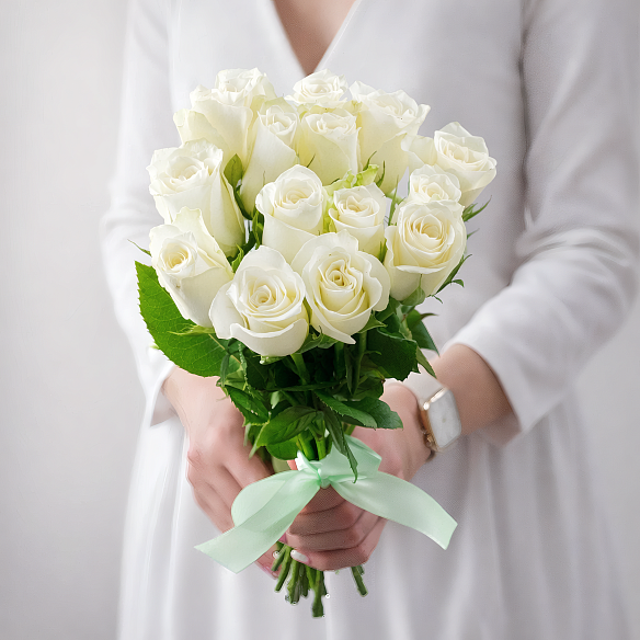 15 белых роз 35-40см (Кения)