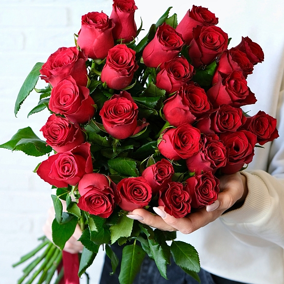 25 красных роз 70см (Кения)