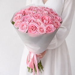 25 розовых роз 60см в упаковке (Россия)